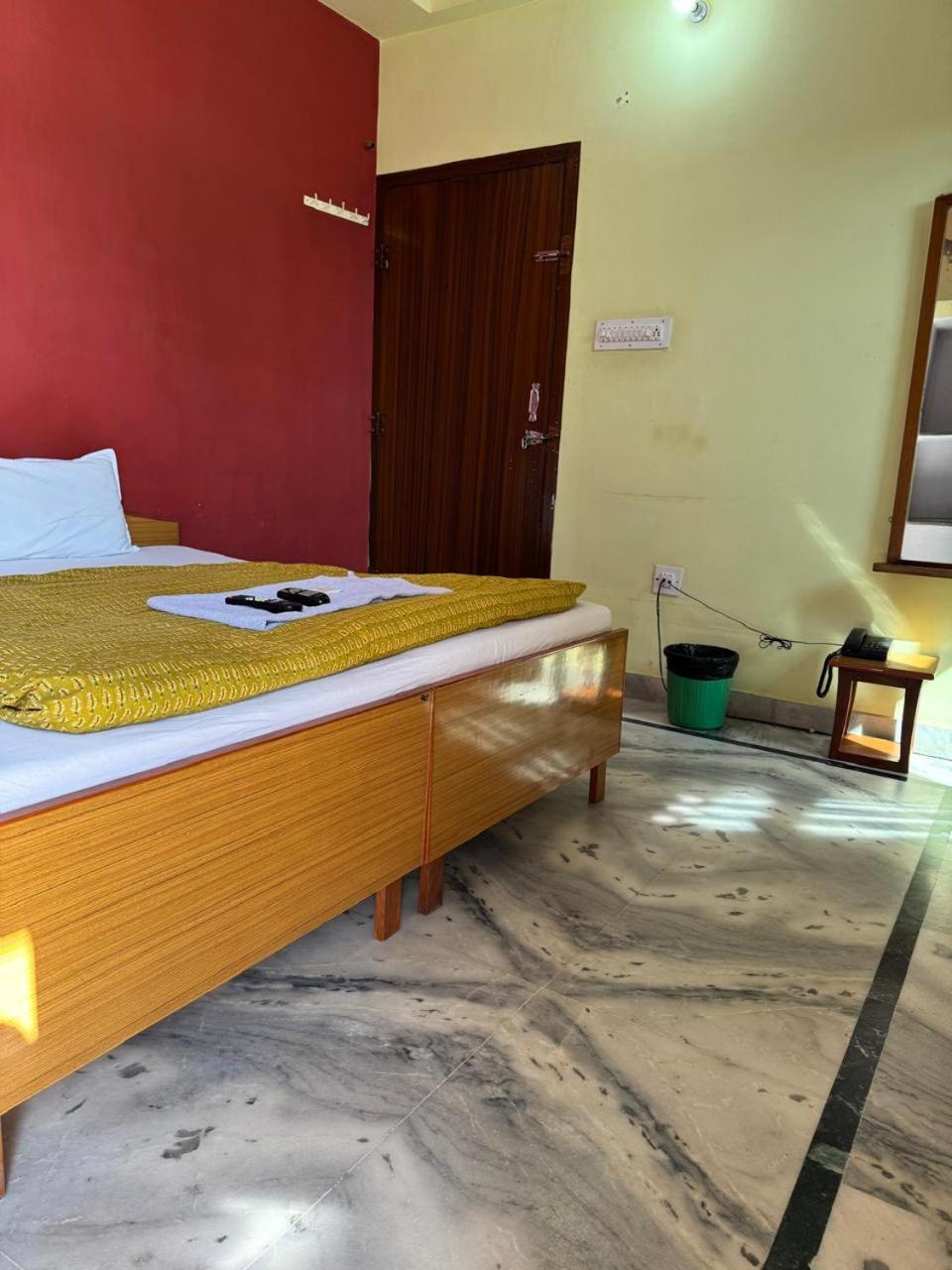 Krishna Guest house *